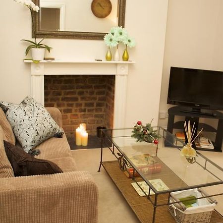 Hammersmith Apartment Brentford Room photo